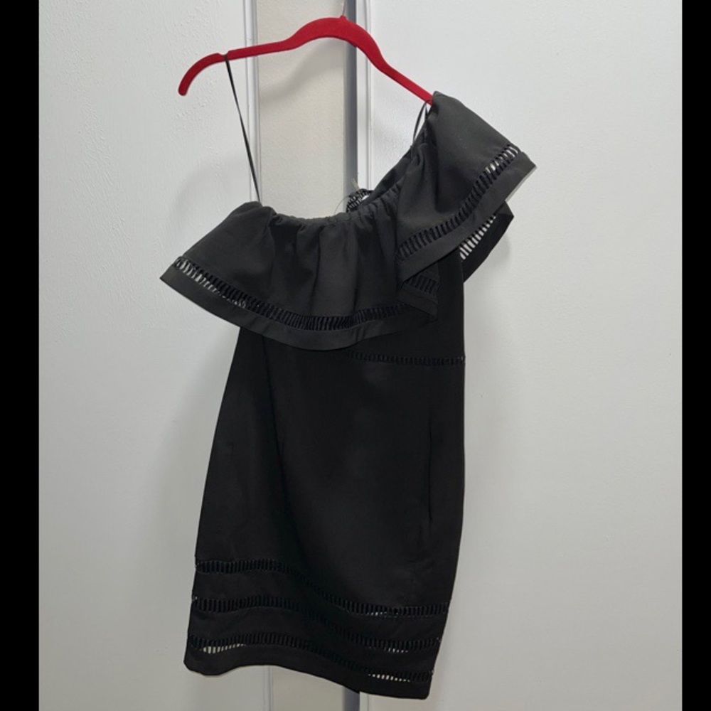 Saks-off the shoulder black dress